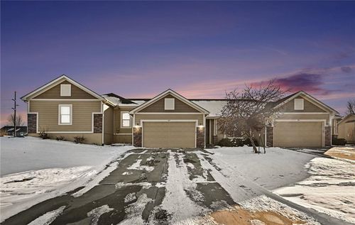 217 Ashmont Dr, Smithville, MO, 64089-7826 | Card Image