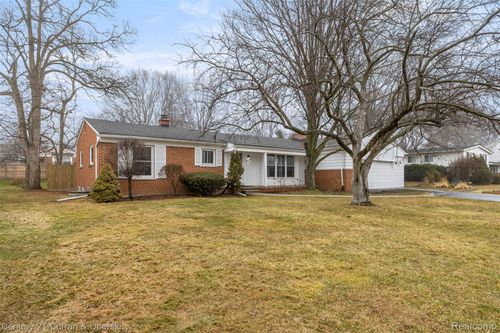 32330 Farmersville Rd, Farmington Hills, MI, 48334-3525 | Card Image