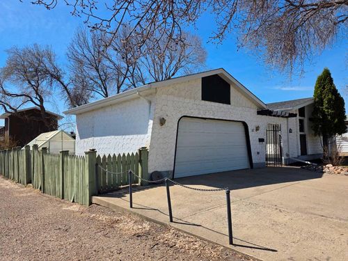 717 3 St Nw, Medicine Hat, AB, T1A7P6 | Card Image