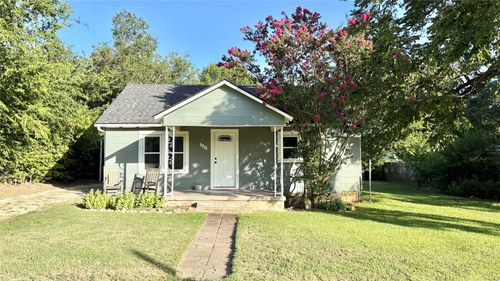 205 W Howell St, Saint Jo, TX, 76265-2066 | Card Image