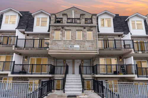 2034-3025 Finch Ave W, North York, ON, M9M0A2 | Card Image