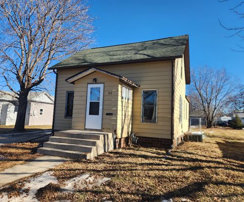 313 6th Ave Se, Pipestone, MN, 56164-2033 | Card Image