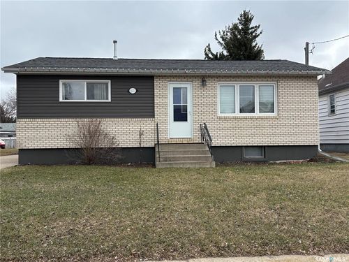 201 7th Avenue N, Yorkton, SK, S3N0X3 | Card Image