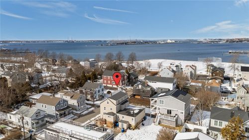 32 Houston Ave, Newport, RI, 02840-8002 | Card Image