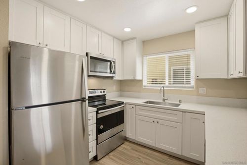 156-830 W Lincoln Ave, Escondido, CA, 92026-2424 | Card Image