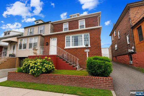 371 Park Ave, Fairview, NJ, 07022-1116 | Card Image