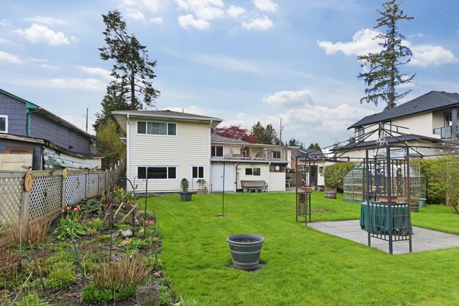 11248 Eltham Street, House other with 3 bedrooms, 1 bathrooms and 4 parking in Maple Ridge BC | Image 26