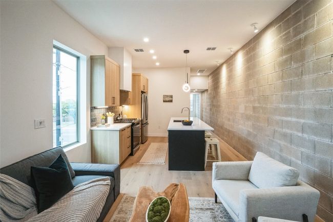 1101 - 700 Denson Dr, Condo with 3 bedrooms, 3 bathrooms and 1 parking in Austin TX | Image 8