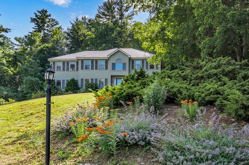 9 Holstein Dr, Pelham, NH, 03076-2153 | Card Image