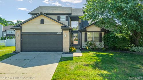 18615 Andrew Ln, New Boston, MI, 48164-8915 | Card Image