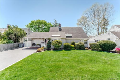 16 Rainbow Ln, Levittown, NY, 11756-4508 | Card Image