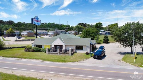 416 Goldenbelt Blvd, Junction City, KS, 66441-3901 | Card Image