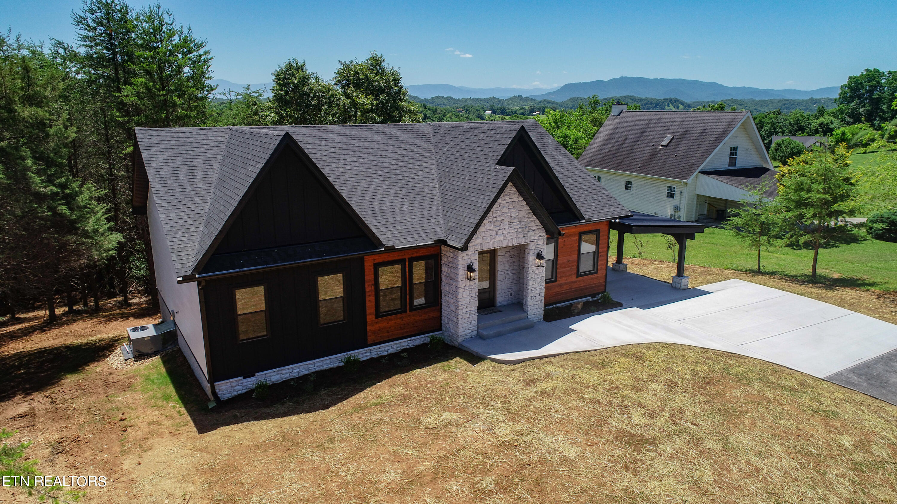 River Cliff Dr, Kodak, TN 37764