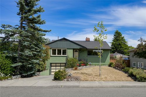 2471 Dryfe St, Oak Bay, BC, V8R5T3 | Card Image