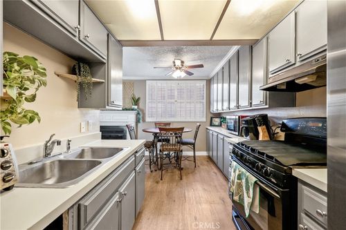 15-9210 Van Nuys Blvd, Panorama City, CA, 91402-6069 | Card Image