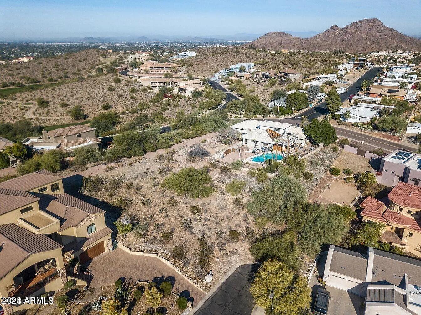 Land in Phoenix 4