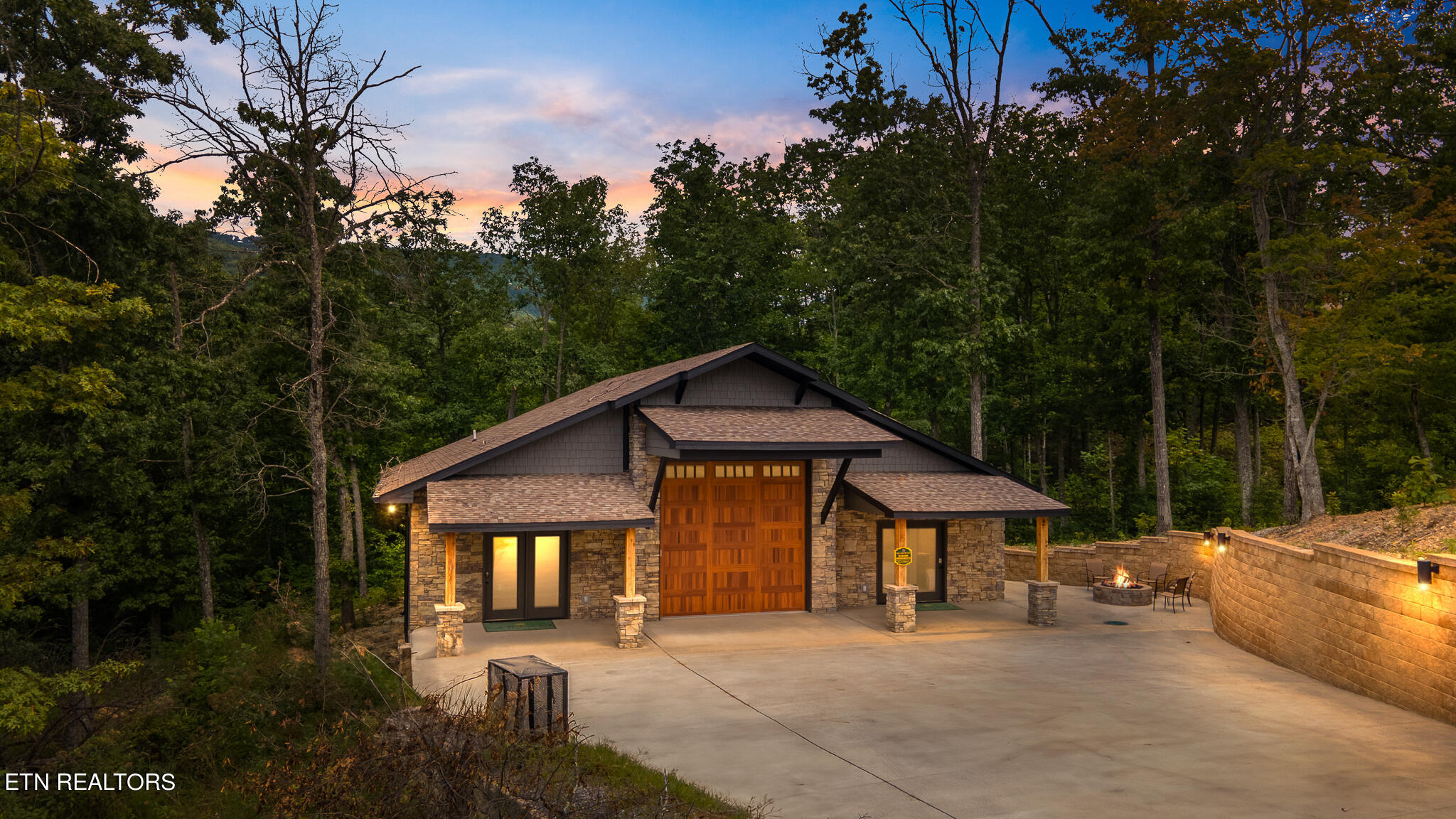Smoky Bluff Trl, Sevierville, TN 37862