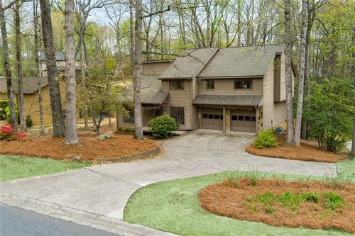 2252 Chimney Springs Dr, Marietta, GA, 30062-6387 | Card Image