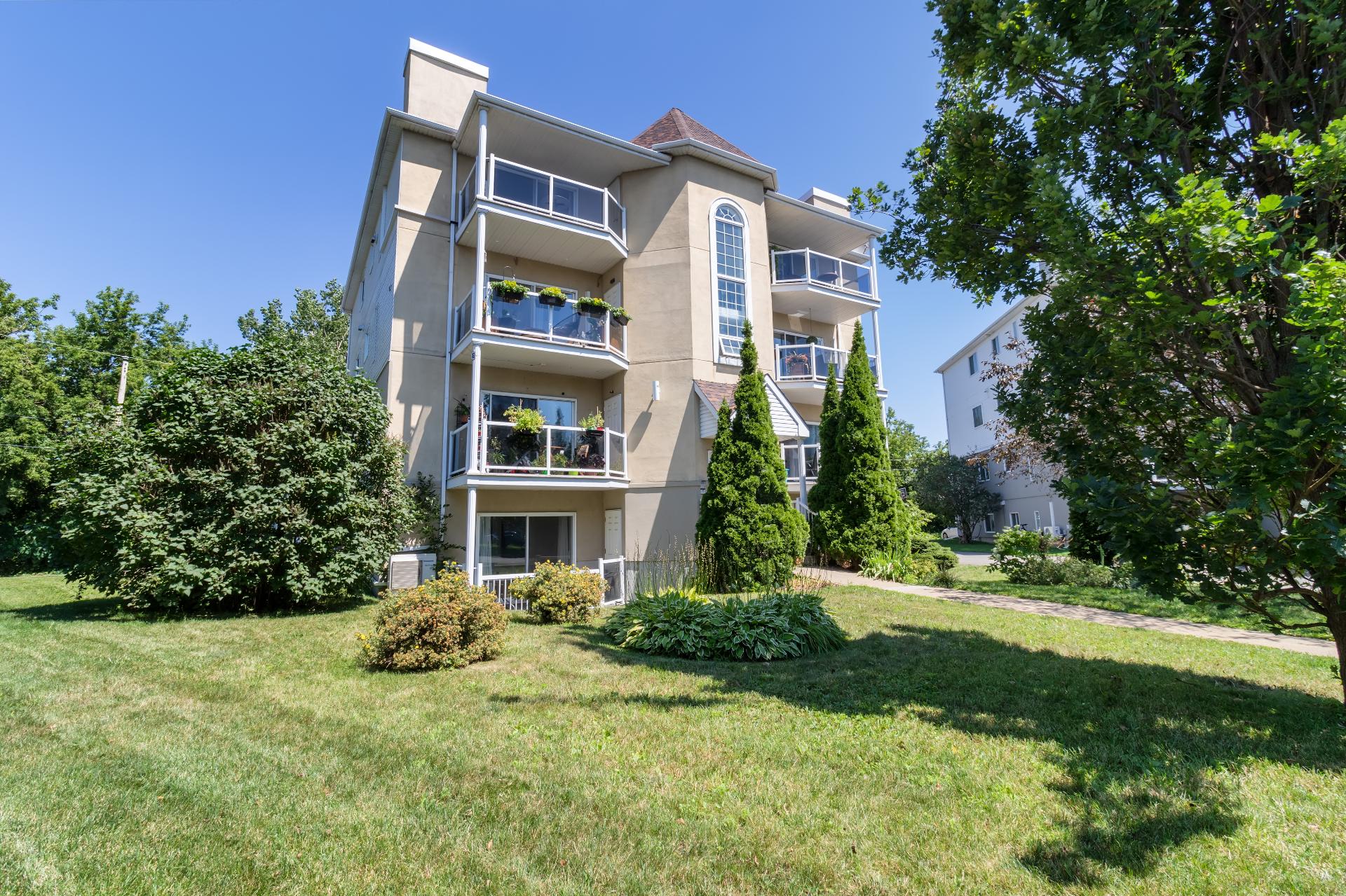 Residential in Sainte-Catherine 4