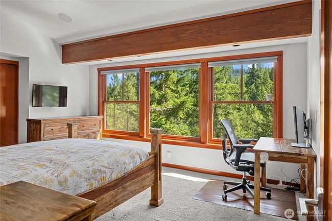 Upstairs Bedroom | Image 30