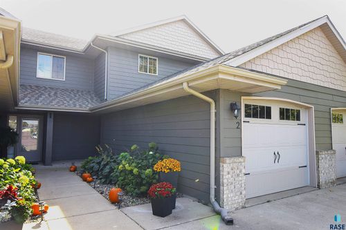 2-8901 W 32nd St Street, Sioux Falls, SD, 57106 | Card Image