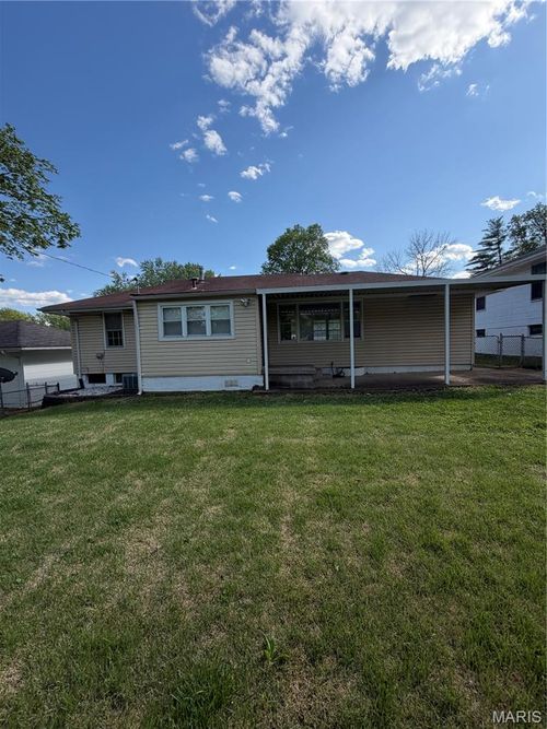 1417 Corinth Dr, Saint Louis, MO, 63137-1538 | Card Image