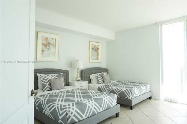 APT-606 - 17555 Atlantic Blvd, Condo with 2 bedrooms, 2 bathrooms and null parking in Sunny Isles Beach FL | Image 13