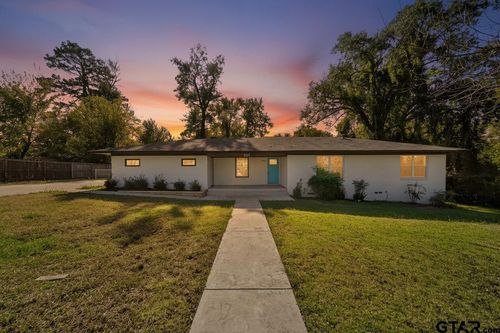 203 W Jordan St, Grand Saline, TX, 75140-1717 | Card Image