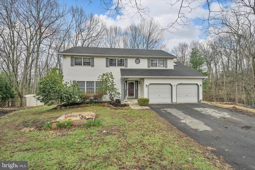 826 Pinewood Drive, POTTSVILLE, PA, 17901 | Card Image