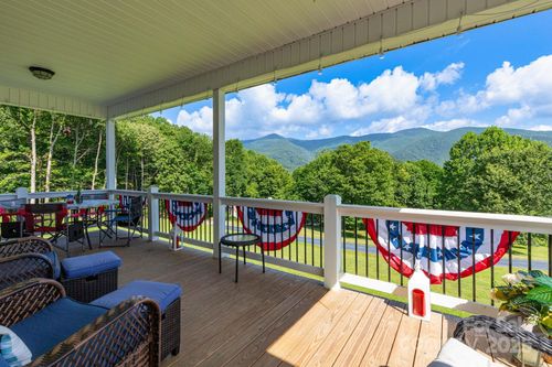 605 Red Bank Rd, Waynesville, NC, 28786-8733 | Card Image
