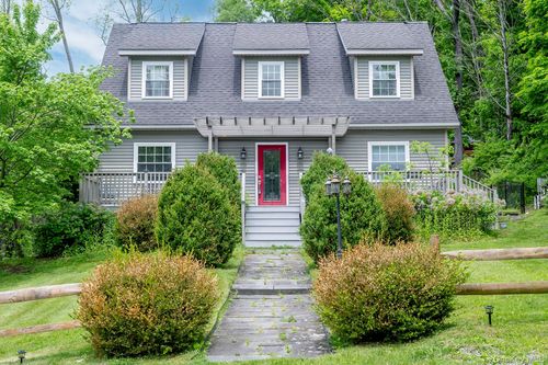580 Oak Summit Rd, Millbrook, NY, 12545-6125 | Card Image