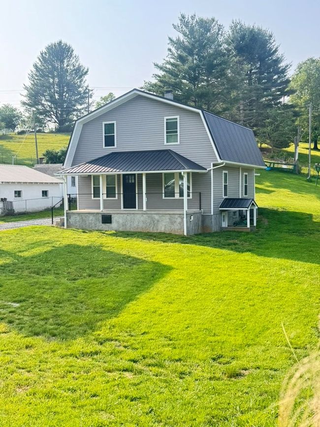 18437 Governor G C Peery Hwy, House other with 3 bedrooms, 2 bathrooms and null parking in Pounding Mill VA | Image 34