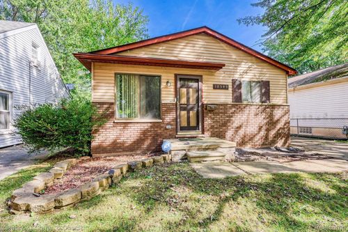 18949 Kenosha St, Harper Woods, MI, 48225-2129 | Card Image