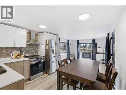 41 Van Dyke St, Kamloops, BC, V2B4G2 | Card Image