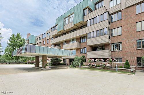 apt-llb-5200 Three Village Dr, Lyndhurst, OH, 44124-3775 | Card Image