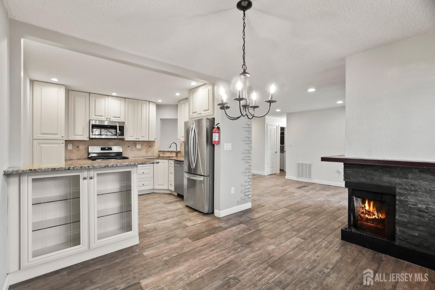 Farnham Sq, Parlin, NJ 08859