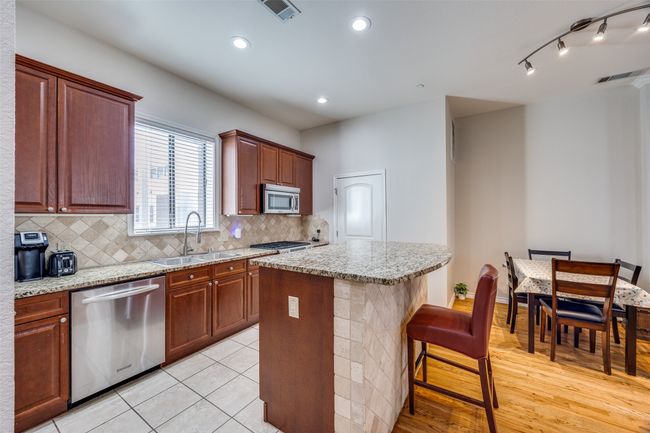 UNIT-16 - 13900 Noel Rd, Condo with 2 bedrooms, 2 bathrooms and null parking in Dallas TX | Image 8