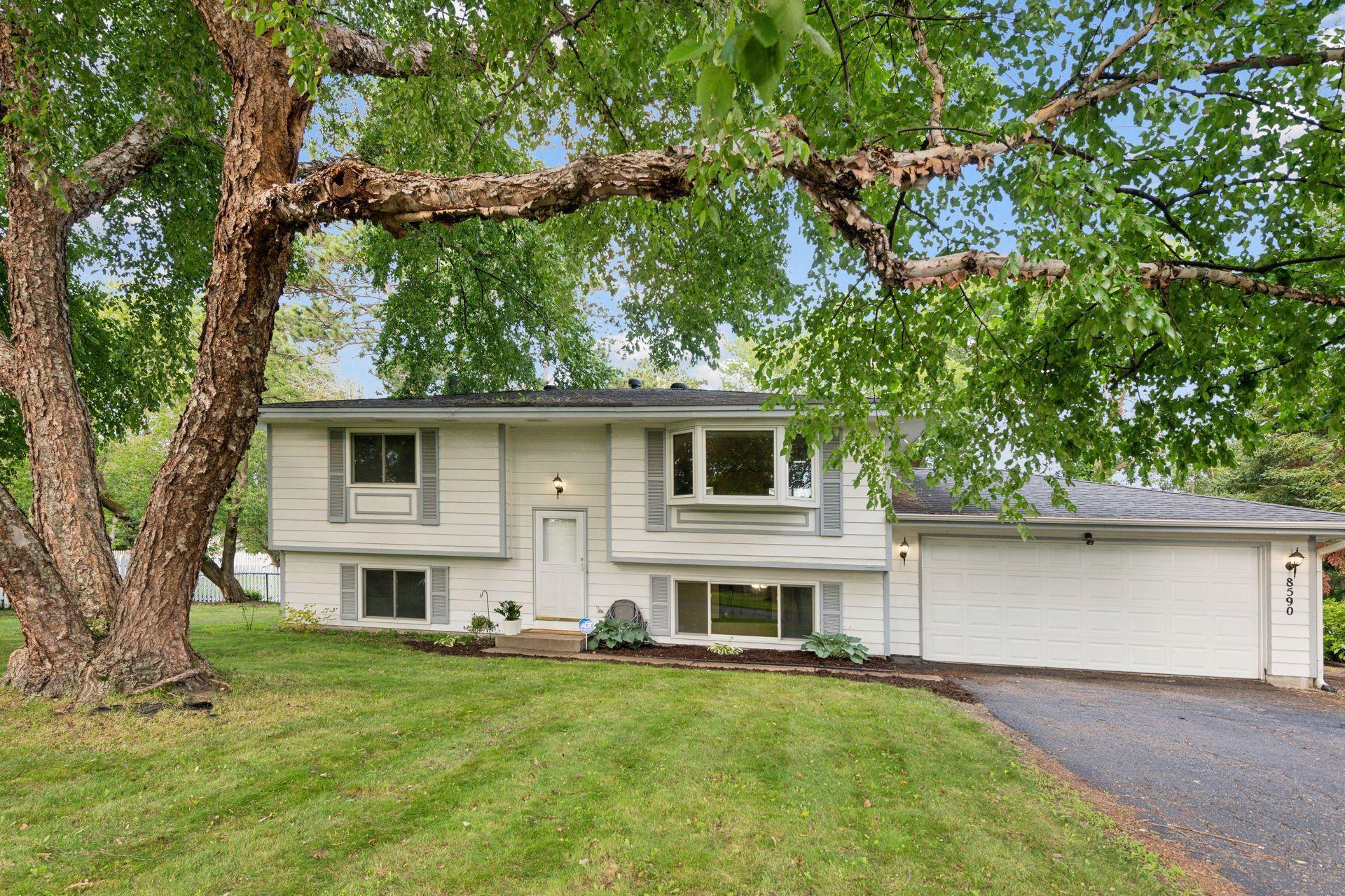 Saratoga Ln, Eden Prairie, MN 55347