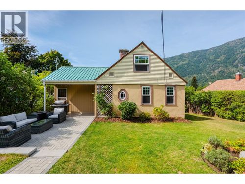709 Fourth Street, Nelson, BC, V1L2S9 | Card Image