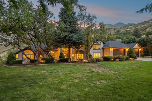 3311 Cove Cir, Layton, UT, 84040-7493 | Card Image