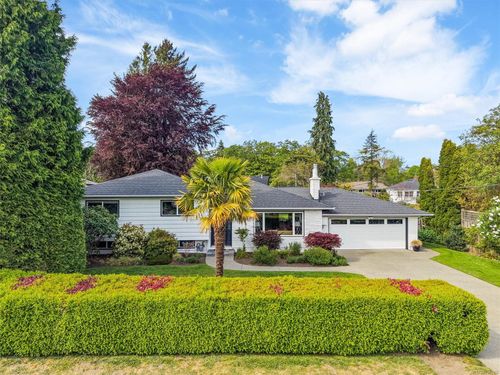 2090 Mcneill Ave, Victoria, BC, V8S2X8 | Card Image