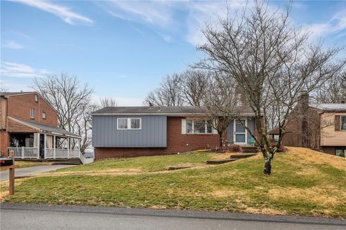 136 Deerfield Dr, Penn Hills, PA, 15235-3503 | Card Image