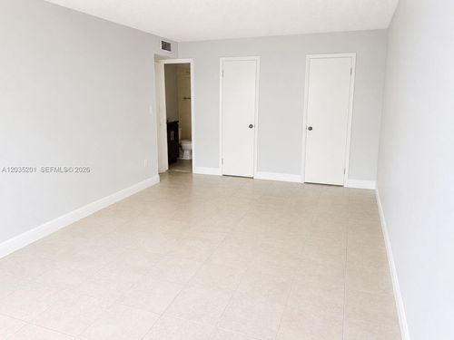 a-109-484 Nw 165th Street Rd, Miami, FL, 33169-6461 | Card Image