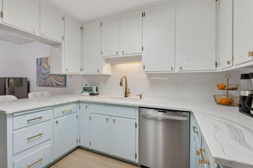 apt-201-4360 Brookside Ct, Edina, MN, 55436-1400 | Card Image