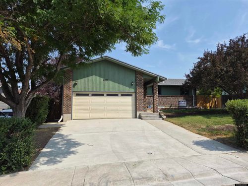 2220 E 18th St, Casper, WY, 82609-2904 | Card Image