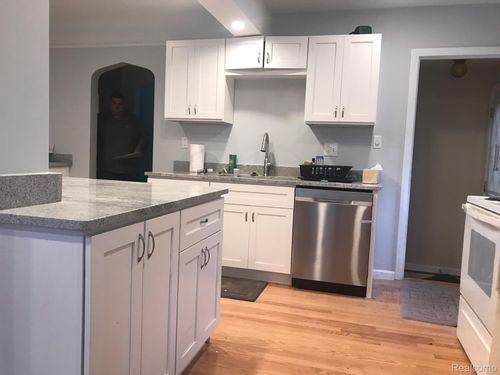 60 S Vermont, Royal Oak, MI, 48067 | Card Image