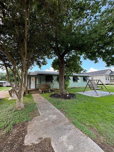 411 Humphrey Avenue, House other with 3 bedrooms, 2 bathrooms and null parking in Palacios TX | Image 1