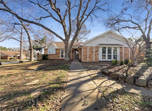 2201 Shady Meadow Ct, Arlington, TX, 76013-5702 | Card Image