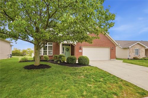 653 Willow Point Ct, Troy, OH, 45373-8623 | Card Image