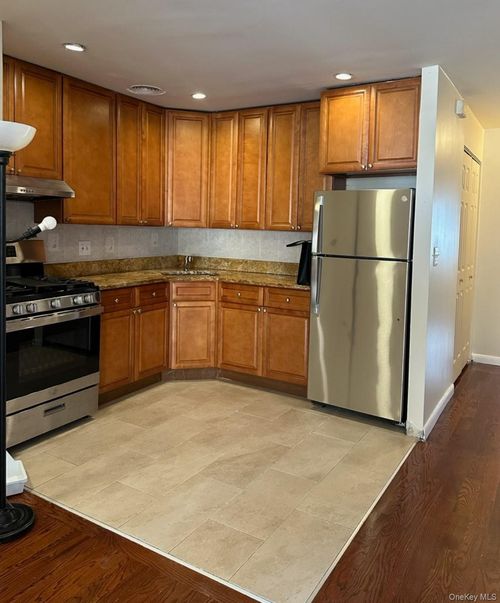 858 E 175th St, Bronx, NY, 10460-4680 | Card Image